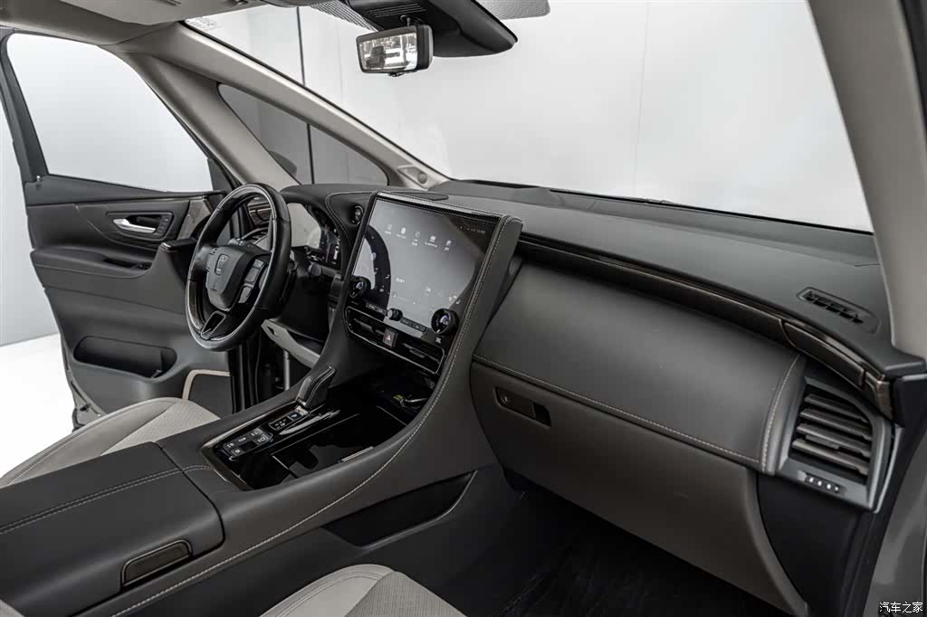 Toyota Vellfire, 2023 21