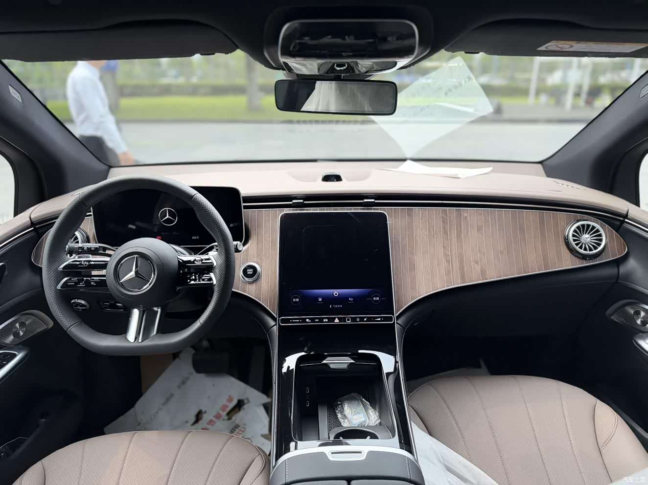 Mercedes-Benz EQE, 2025 4