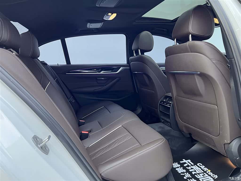 BMW 5 Series, 2022 24