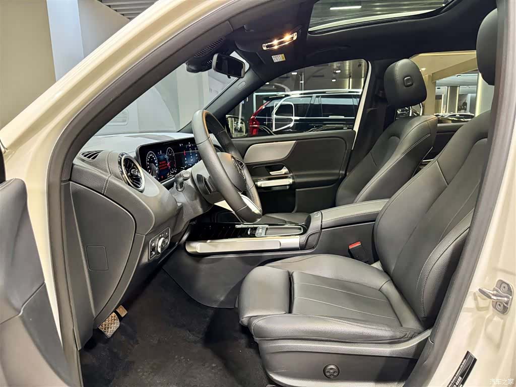 Mercedes-Benz GLB, 2025 18