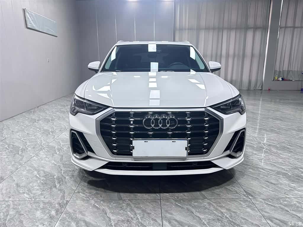 Audi Q3, 2022 2