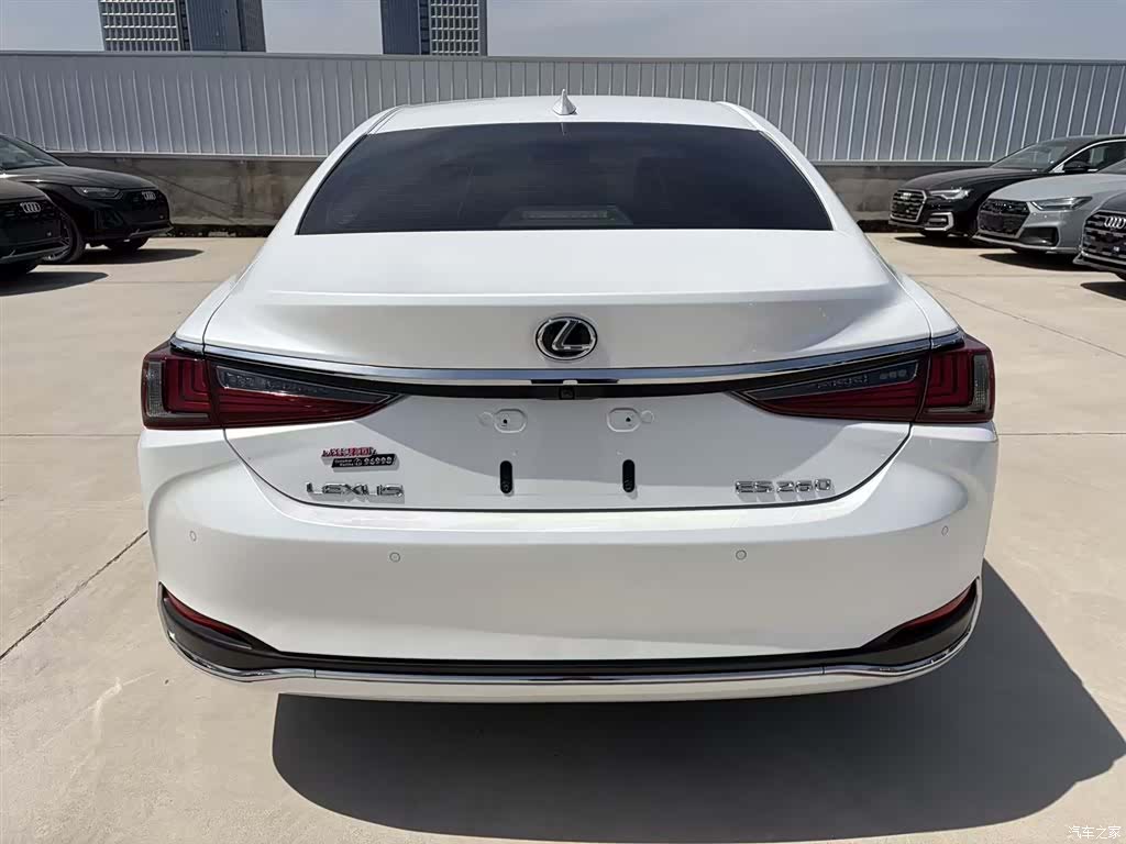 Lexus ES, 2023 7