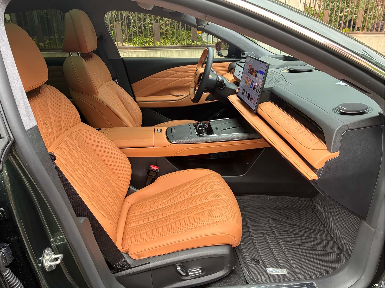 Geely 8, 2025 13