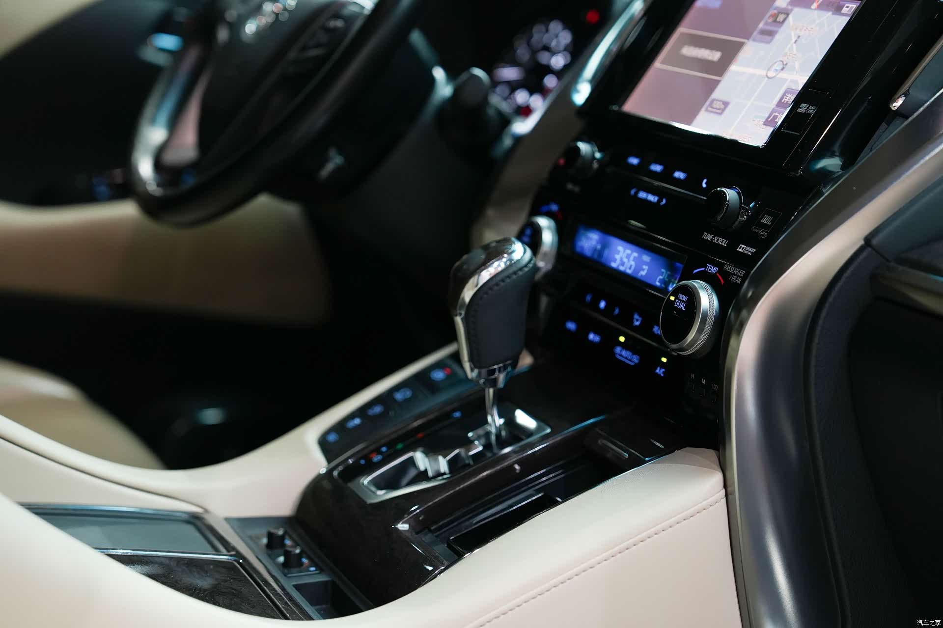 Toyota Alphard, 2018 13