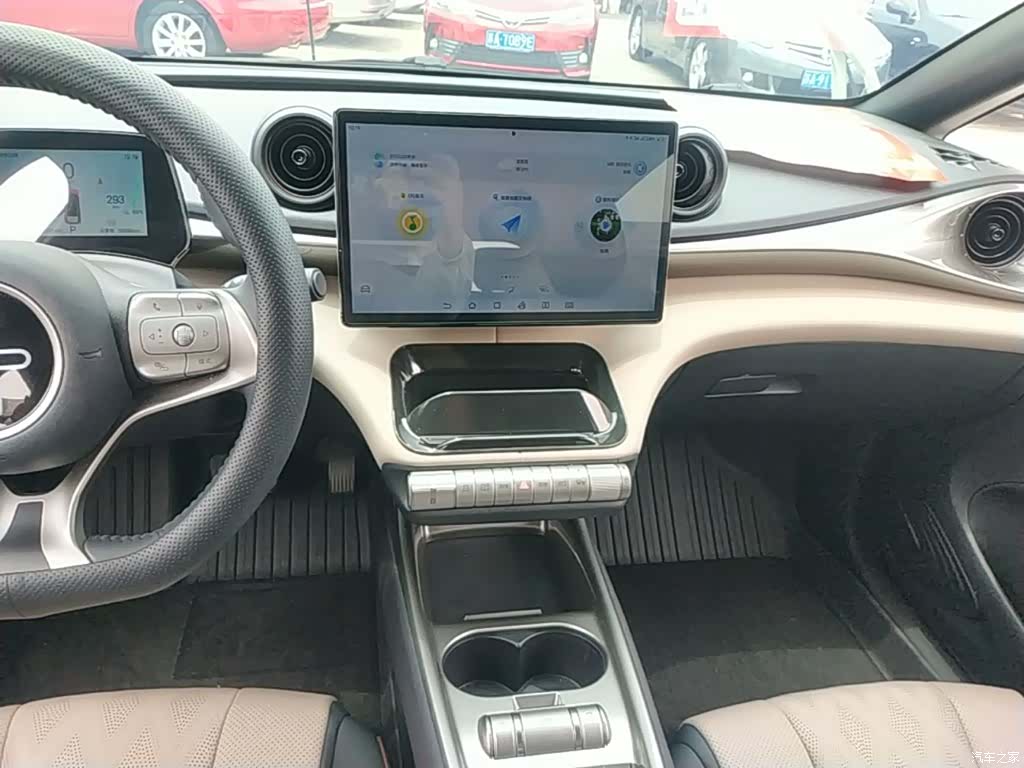 BYD Dolphin, 2024 13