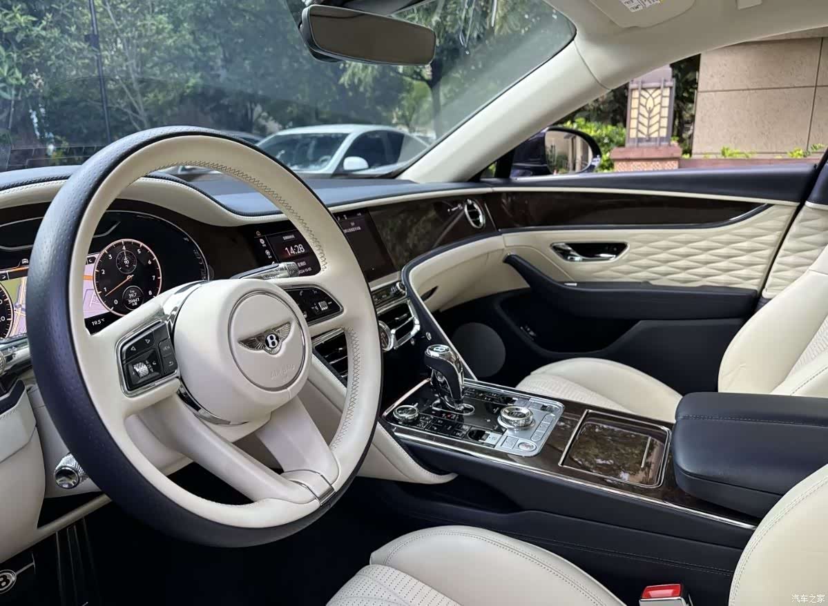 Bentley Flying Spur, 2022 8