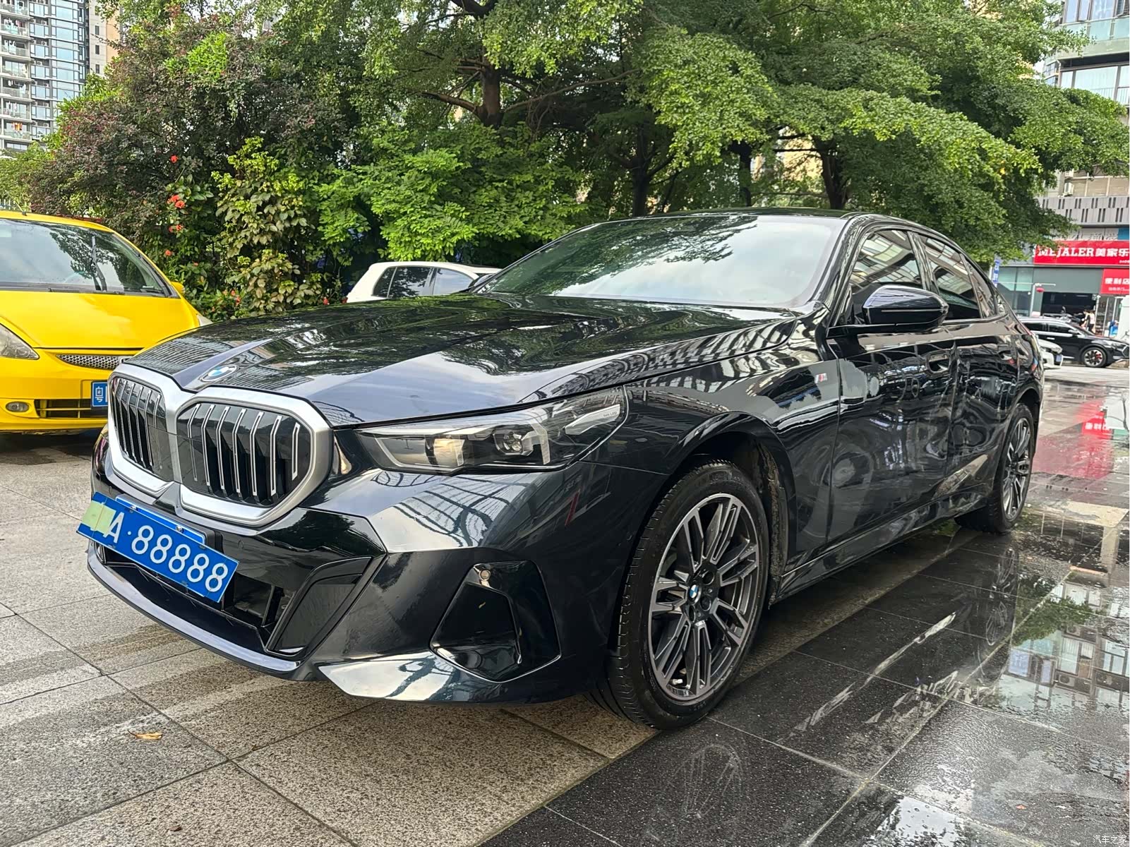 BMW 5 Series, 2025 1