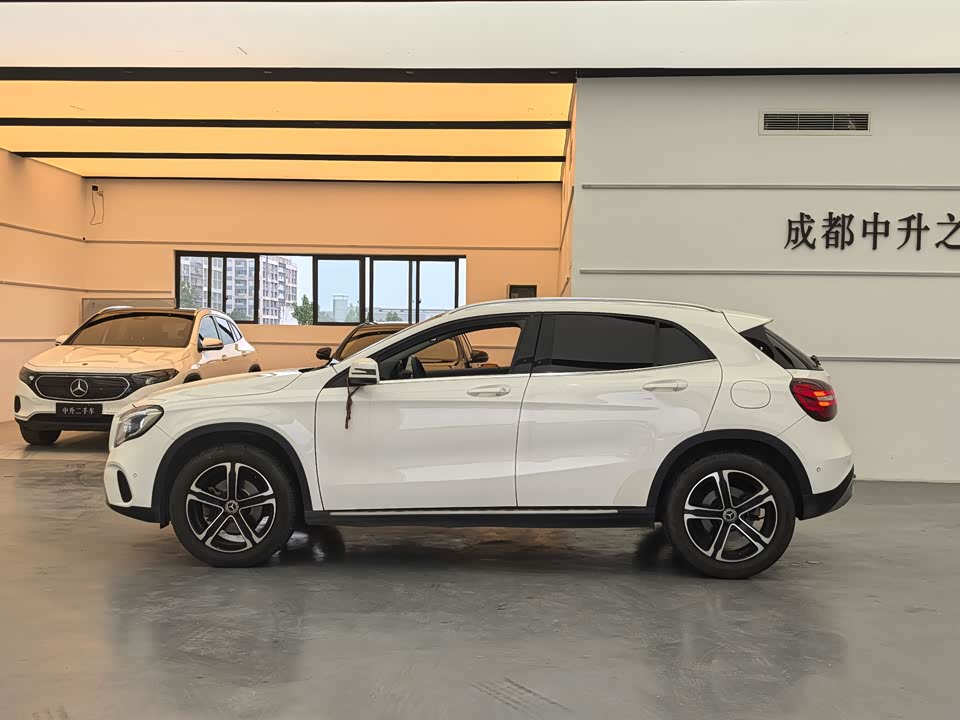 Mercedes-Benz GLA Mercedes-Benz GLA
