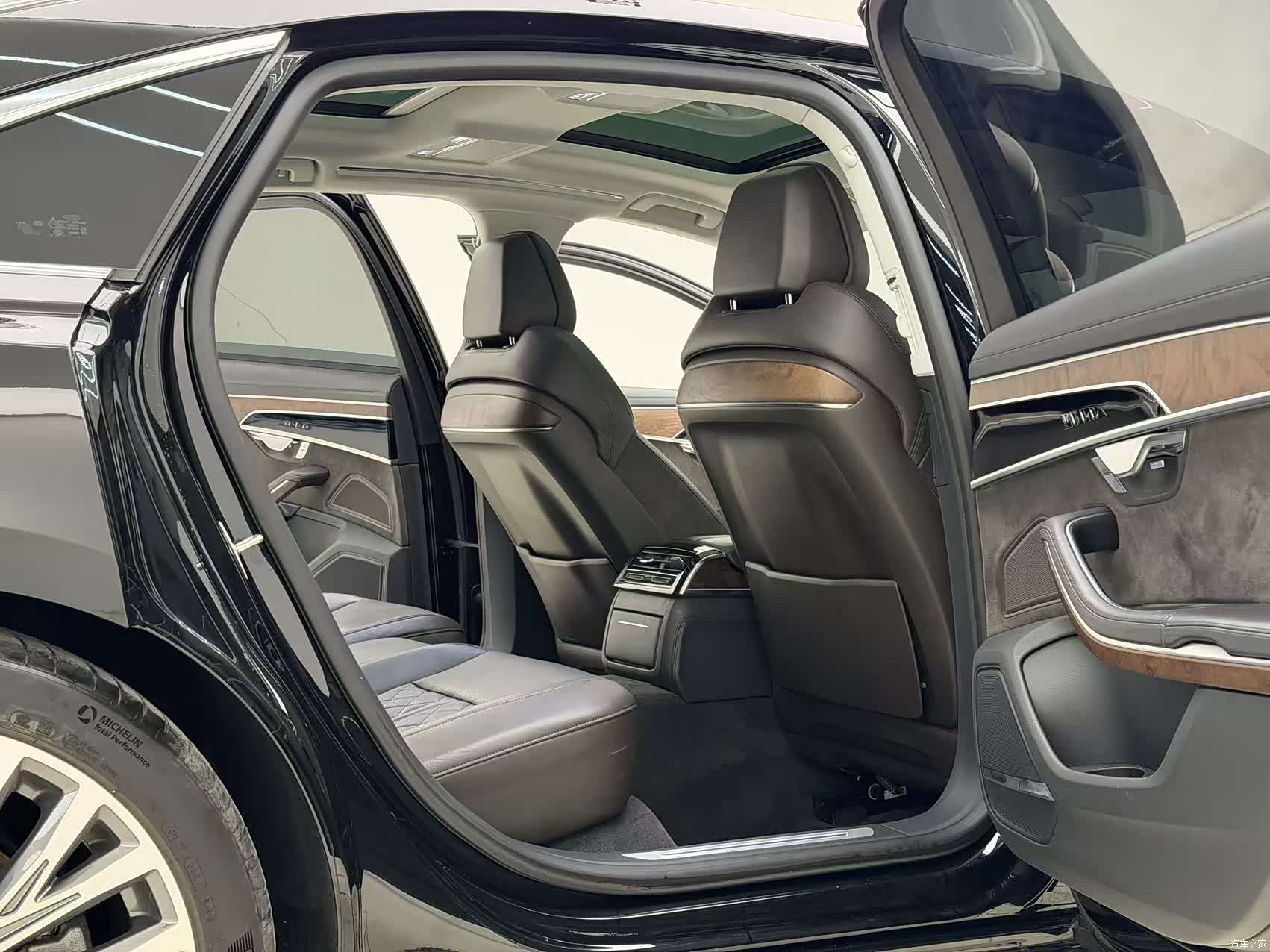 Audi A8L, 2021 13