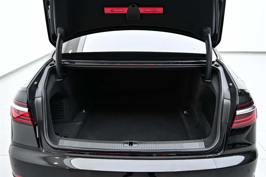 Audi A8L, 2024 37
