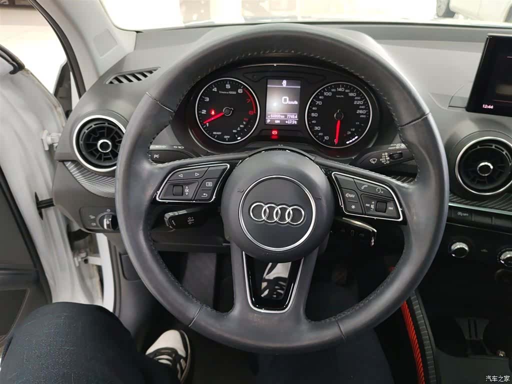 Audi Q2L, 2019 7