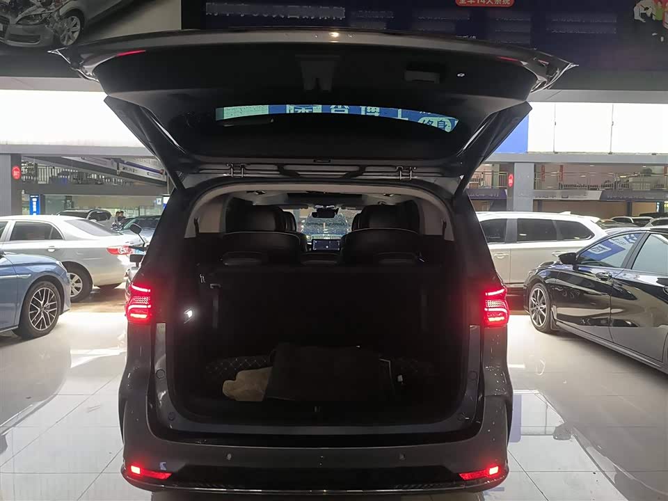 Roewe iMAX8