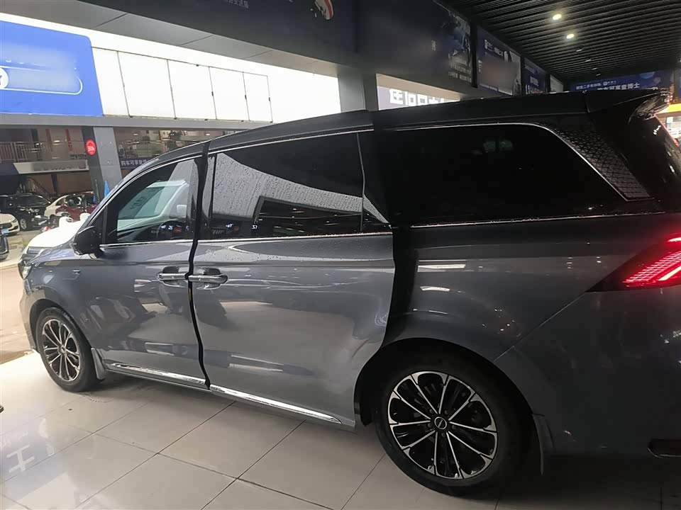Roewe iMAX8
