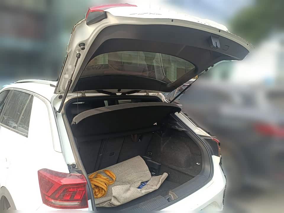 Volkswagen T-ROC exploring Songs