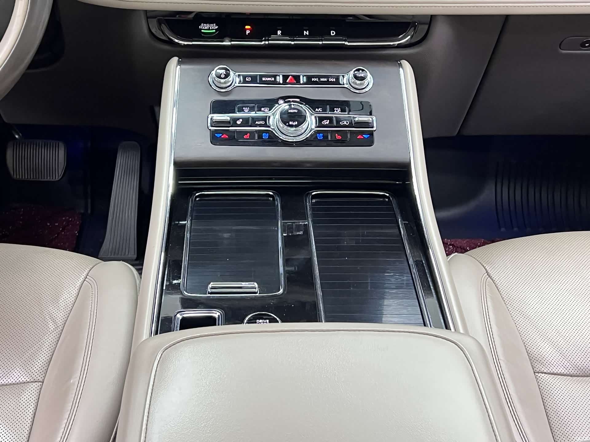 Lincoln Aviator, 2021 25
