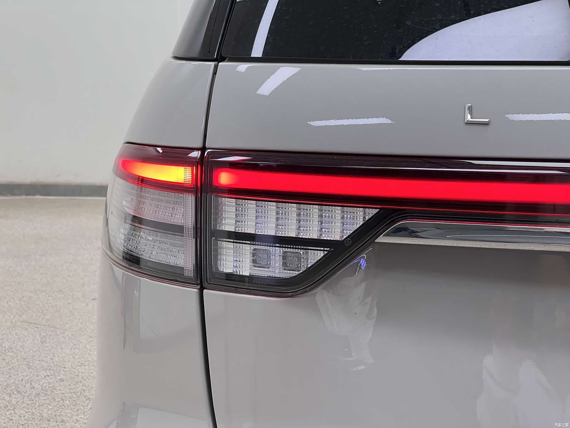 Lincoln Aviator, 2021 12