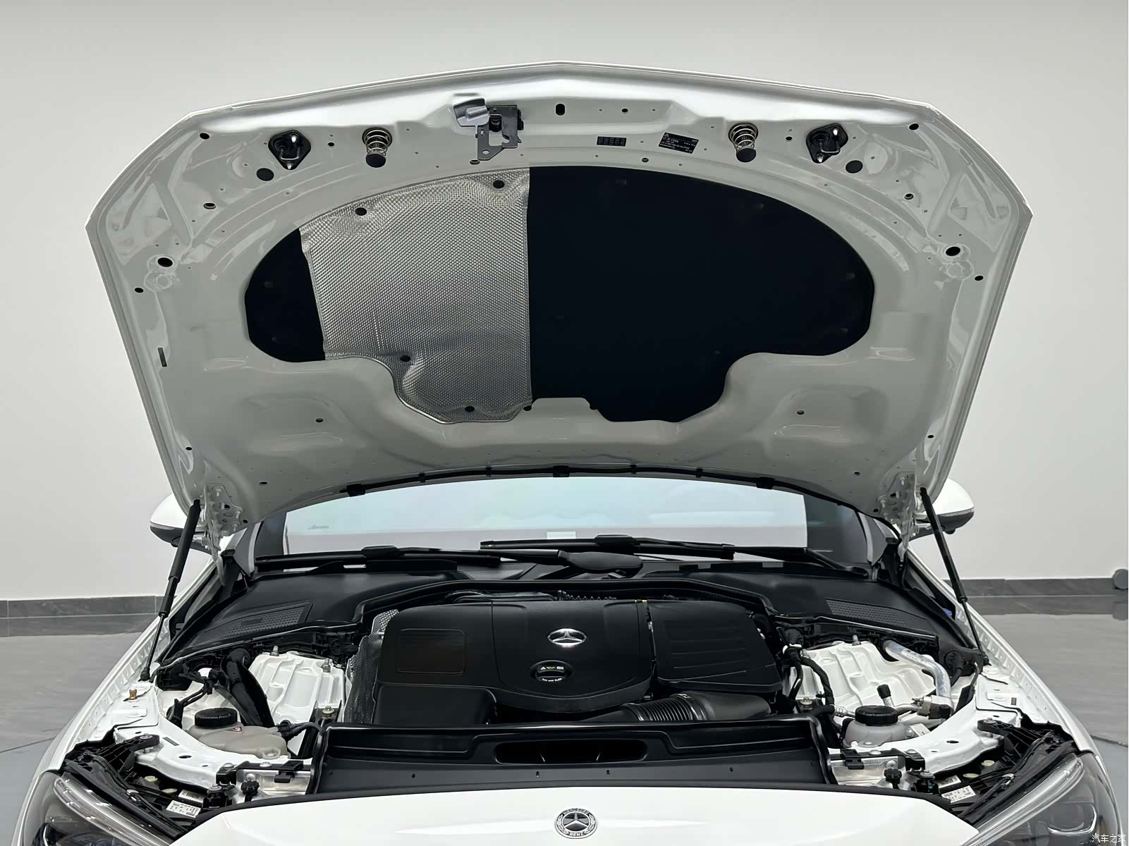Mercedes-Benz C-Class, 2024 28