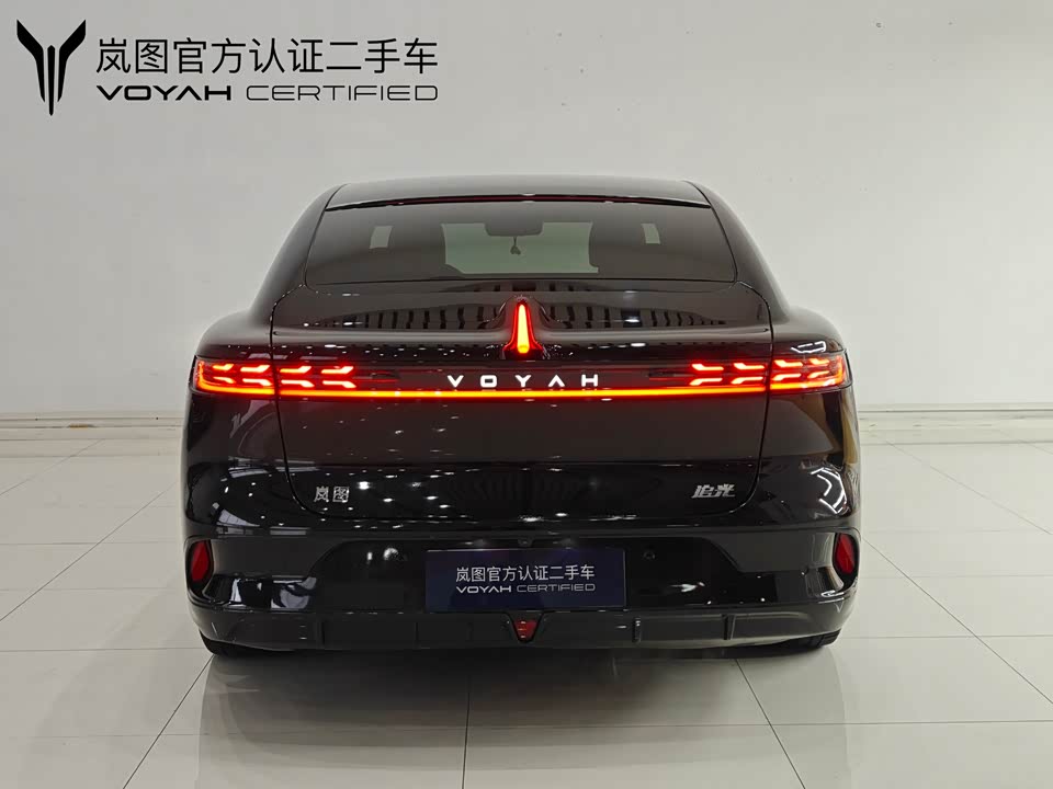 VOYAH Lantu chasing light