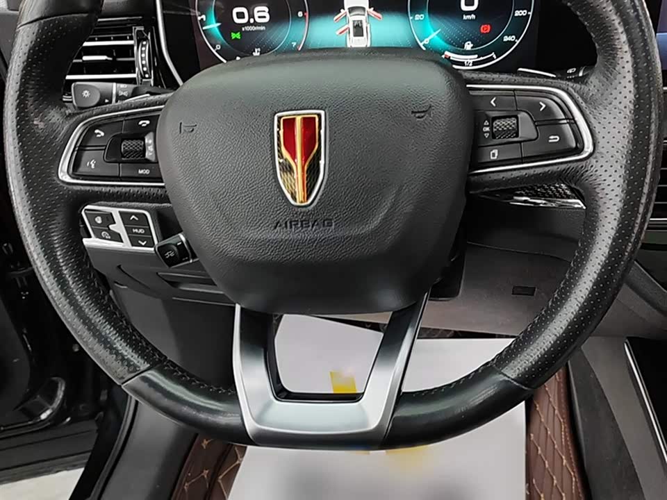 Hongqi HS5