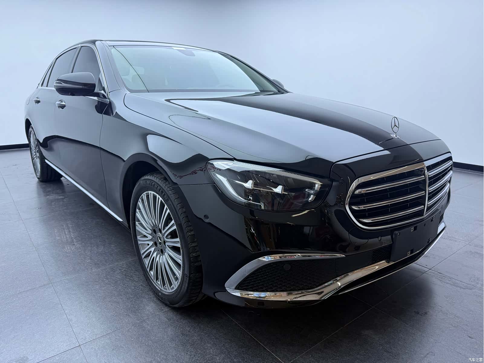 Mercedes-Benz E-Class, 2024 3