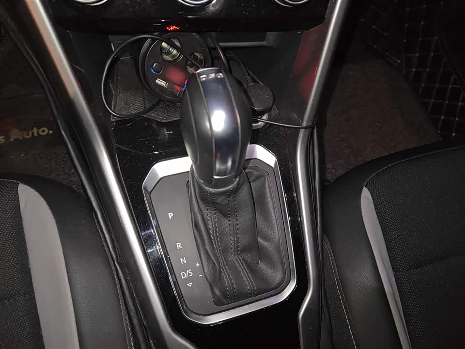 Volkswagen T-ROC exploring Songs