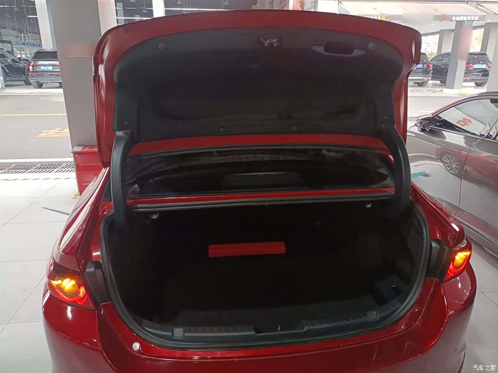 Mazda Mazda3, 2021 15