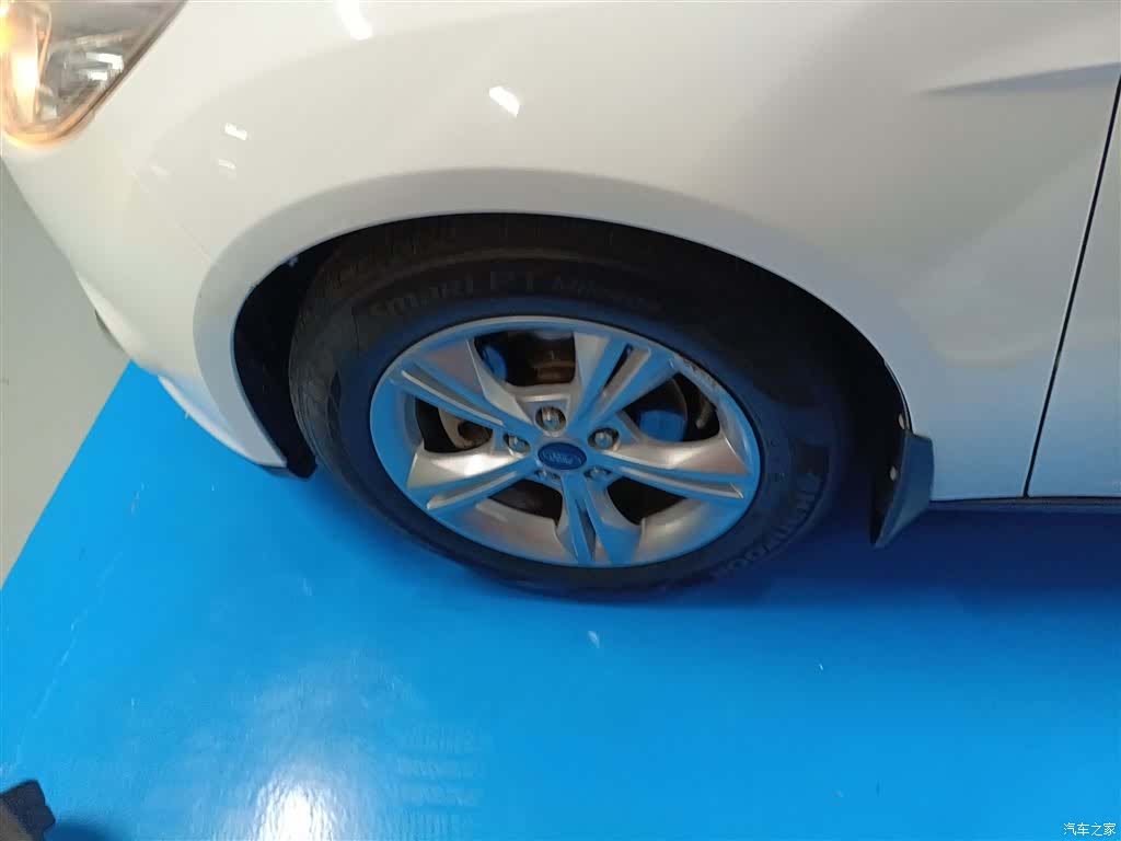 Ford Focus, 2014 25