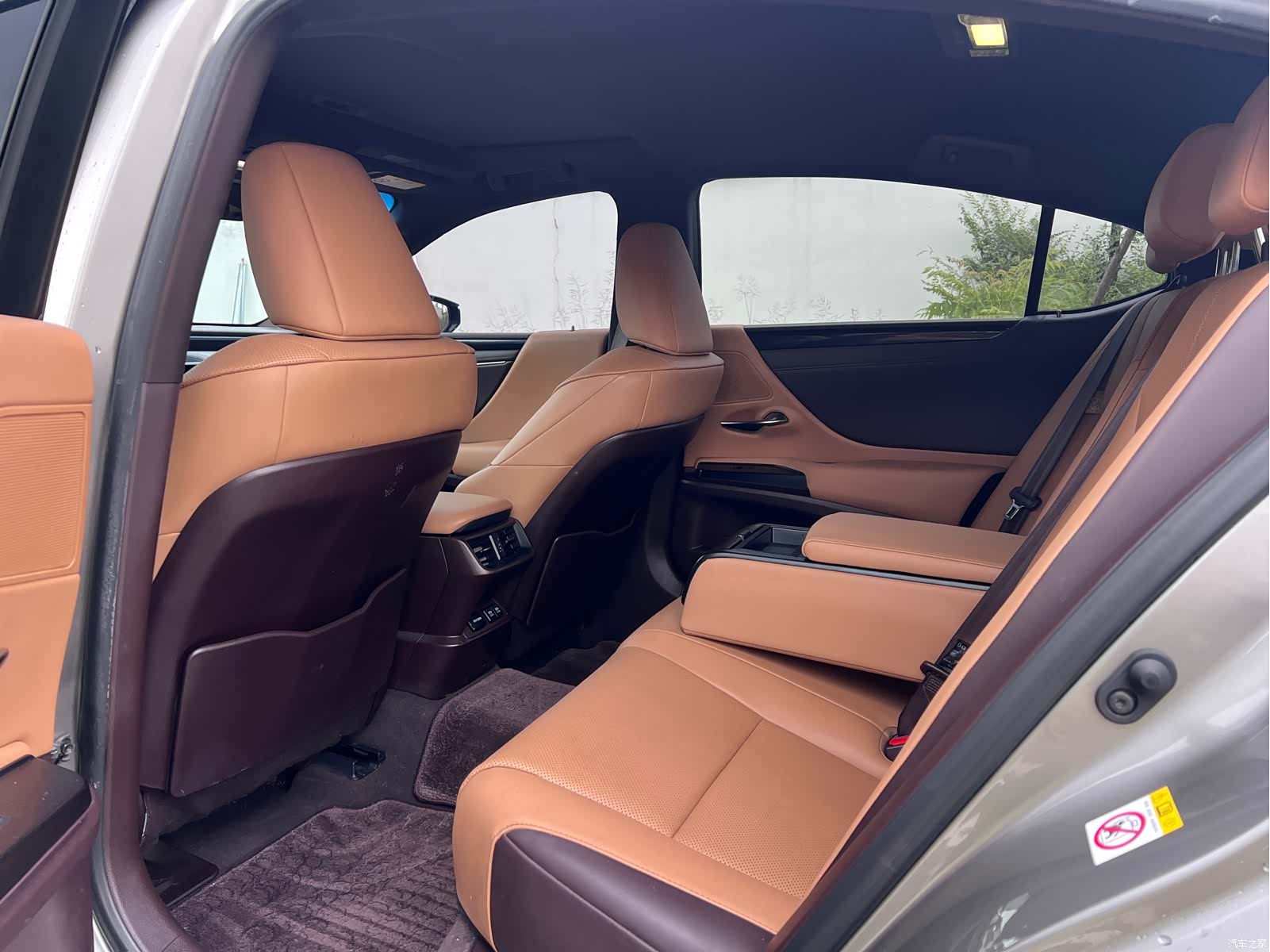 Lexus ES, 2019 9