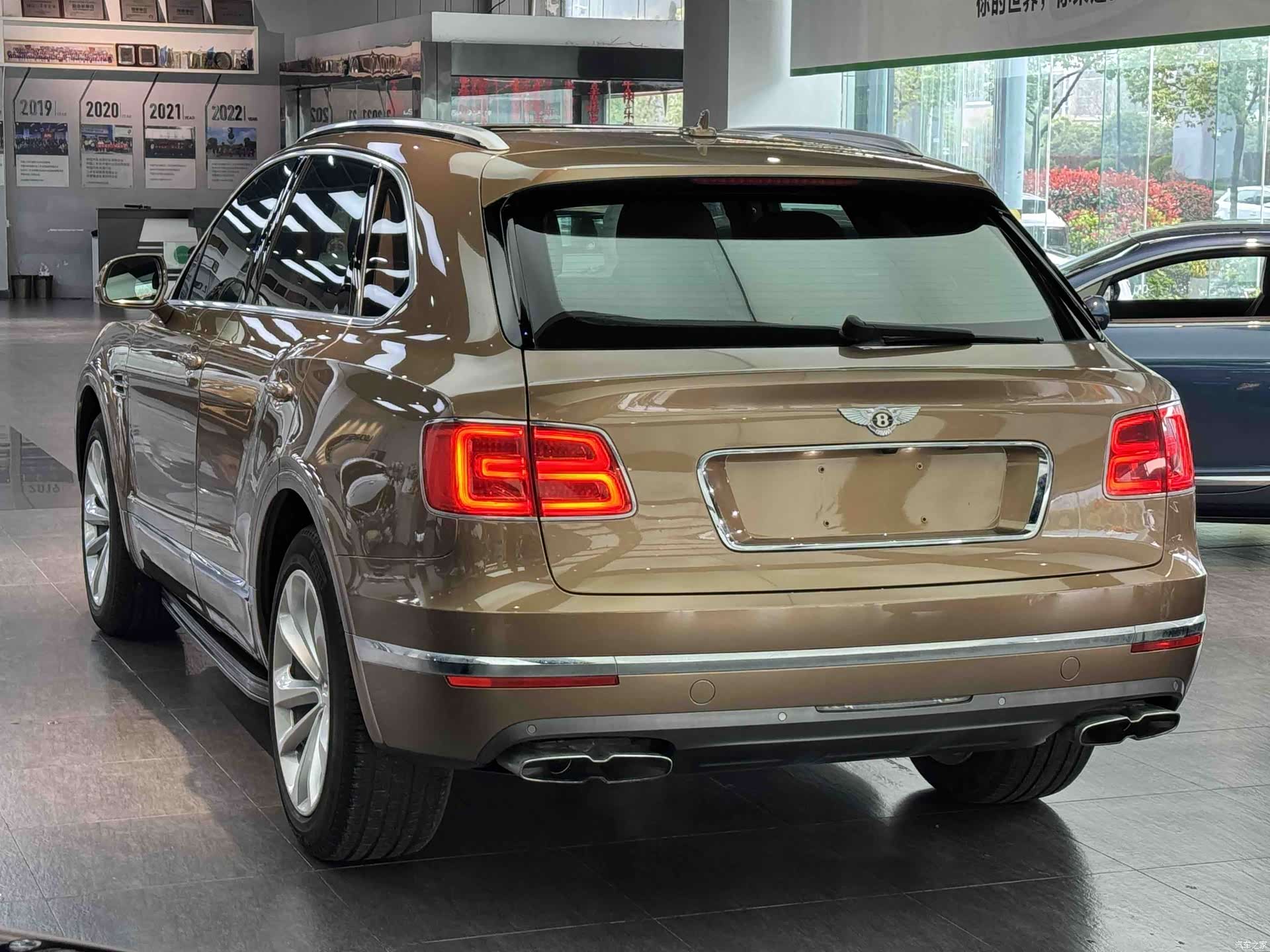 Bentley Bentayga, 2019 4