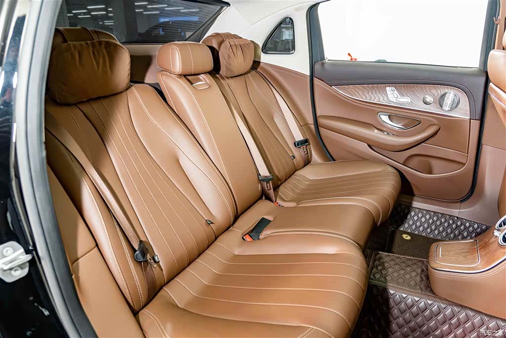 Mercedes-Benz E-Class, 2024 23