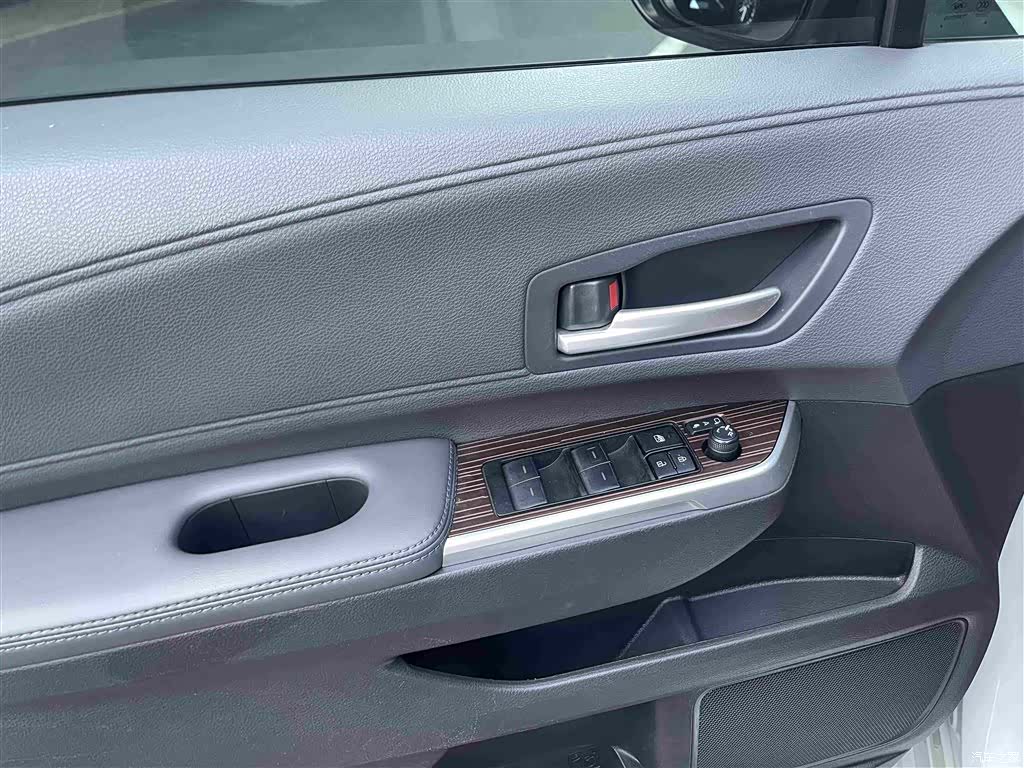 Toyota Sienna, 2024 11