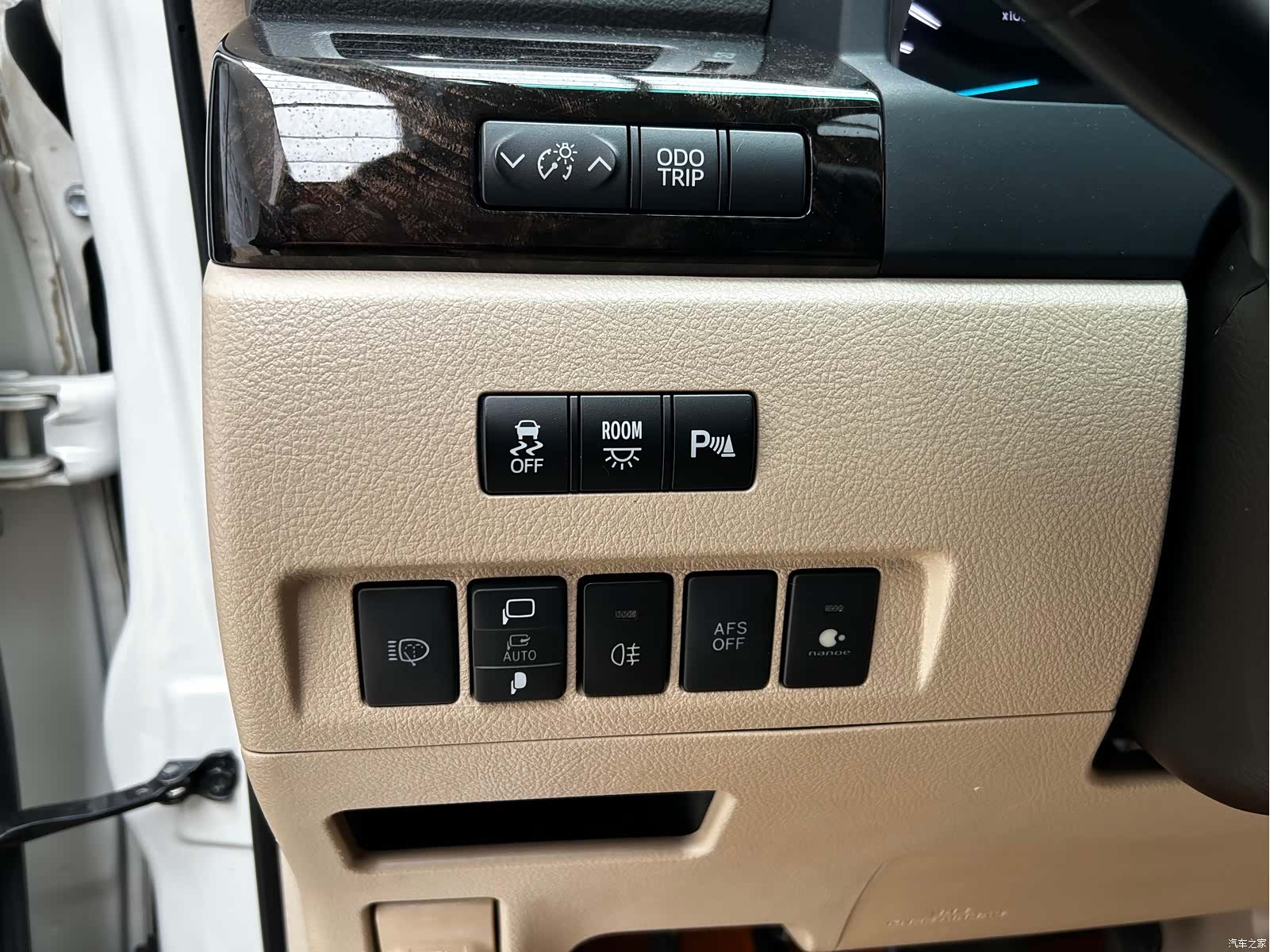 Toyota Alphard, 2015 7