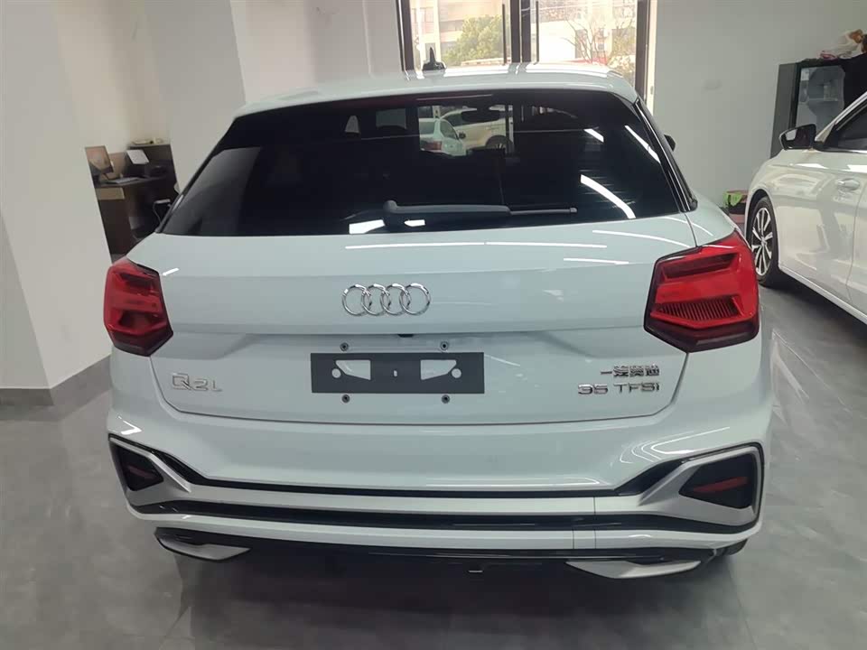 Audi Q2L