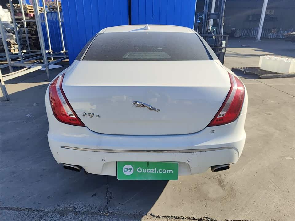 Jaguar XJ