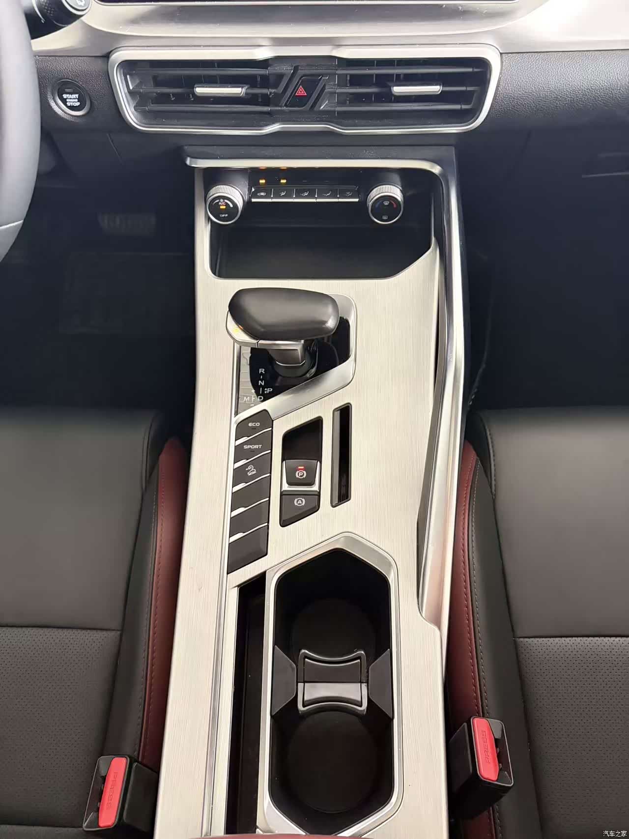 Geely Coolray, 2022 12