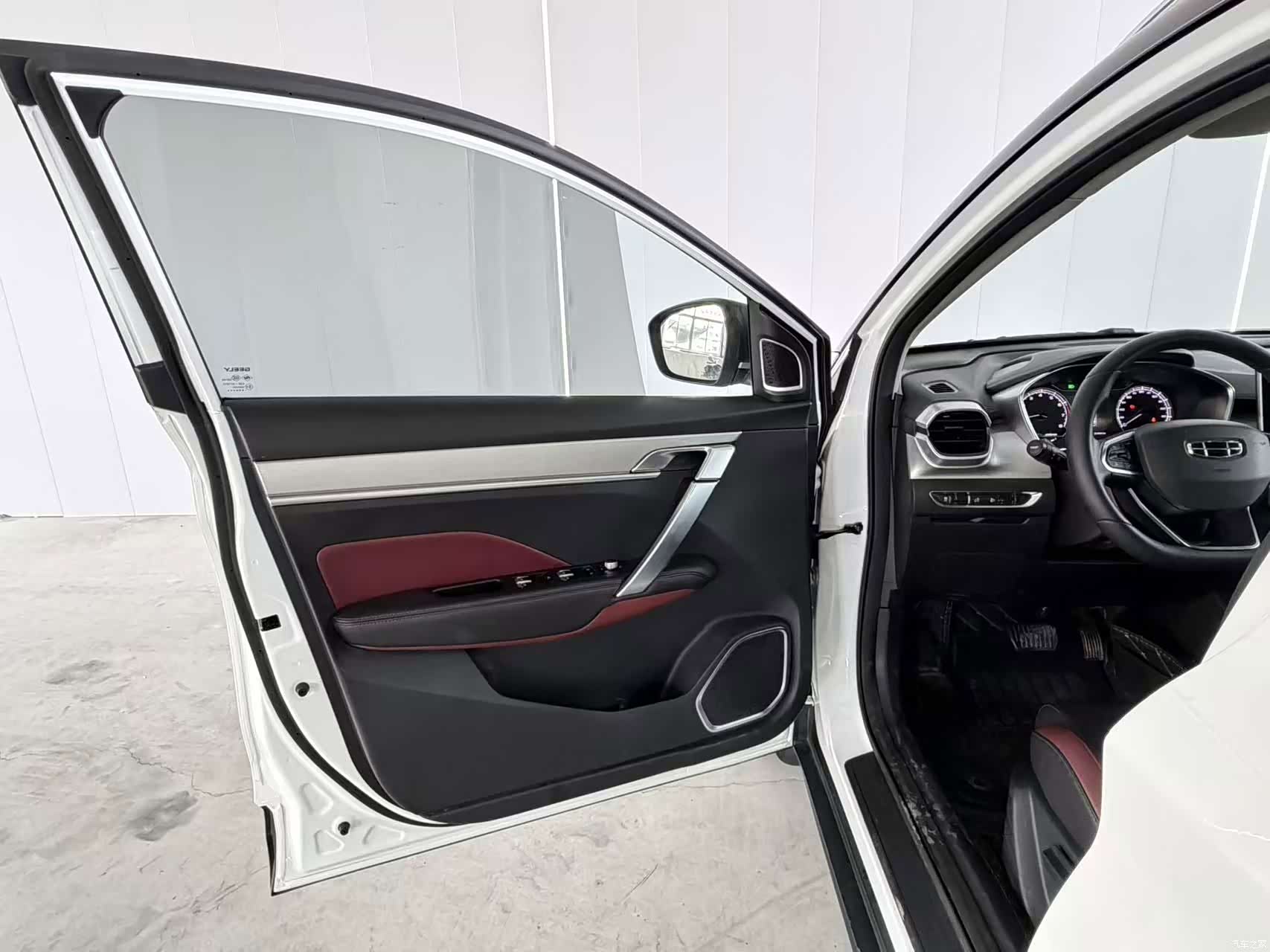 Geely Coolray, 2022 22