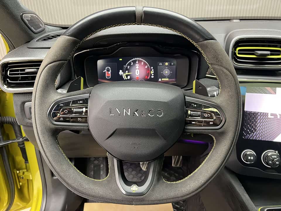 Lynk & Co 03