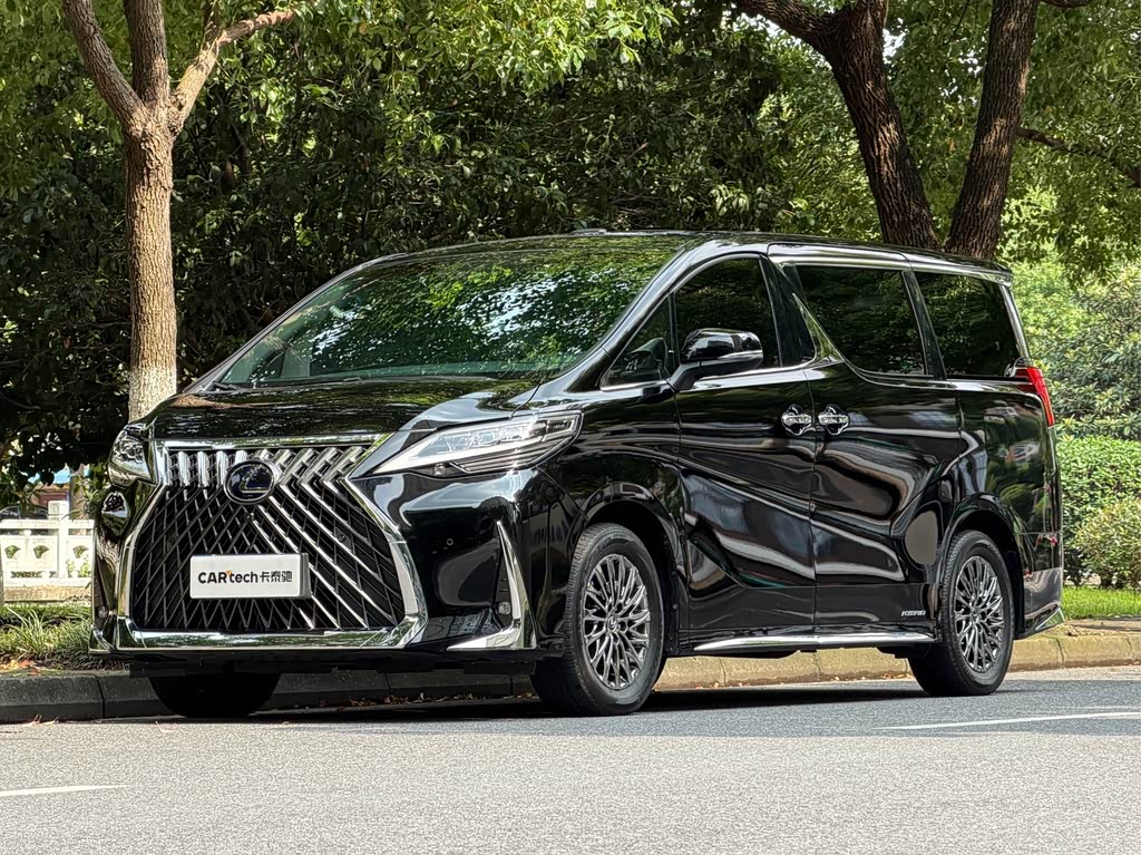 Lexus LM