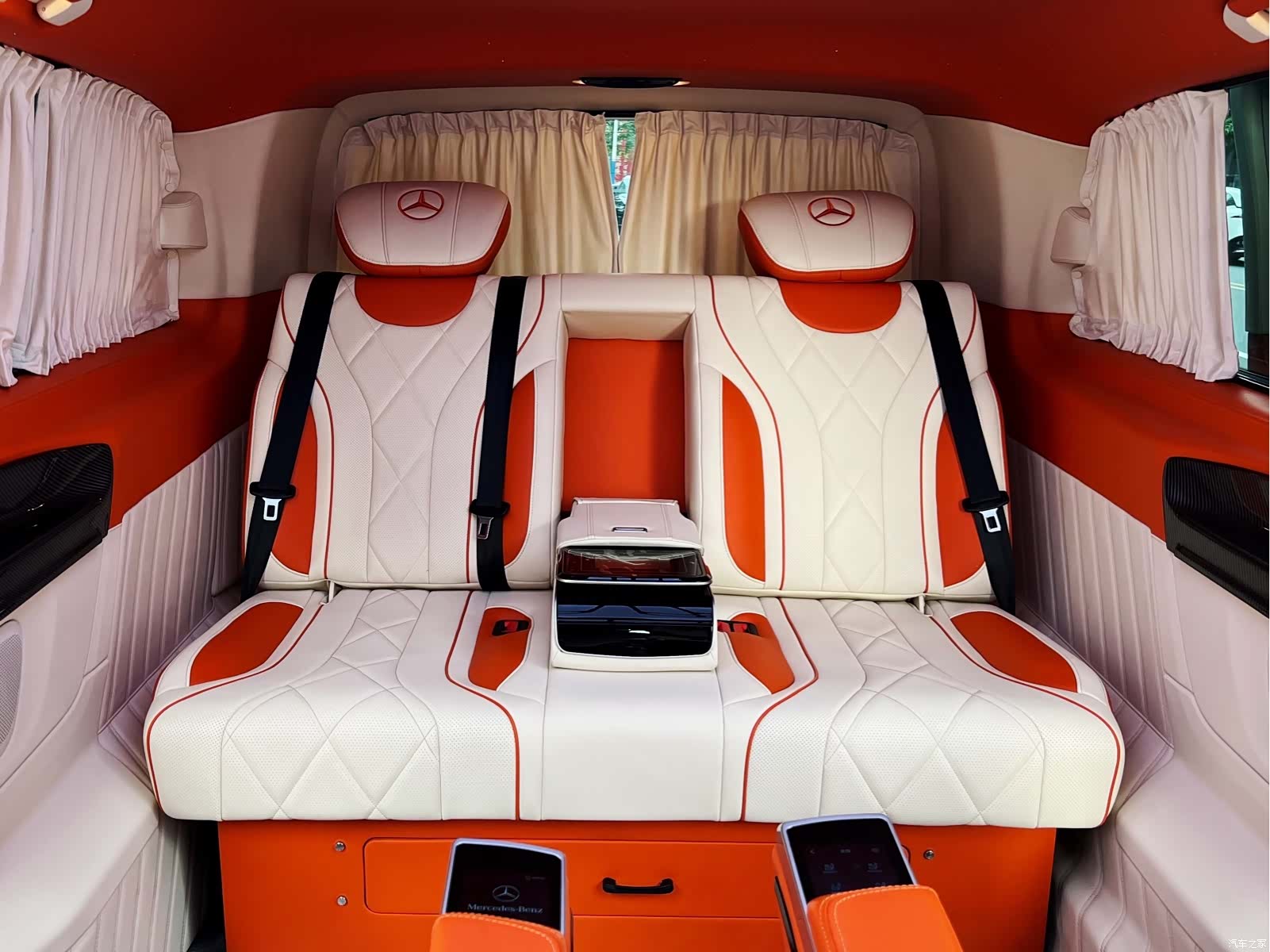 Mercedes-Benz 7, 2023 10
