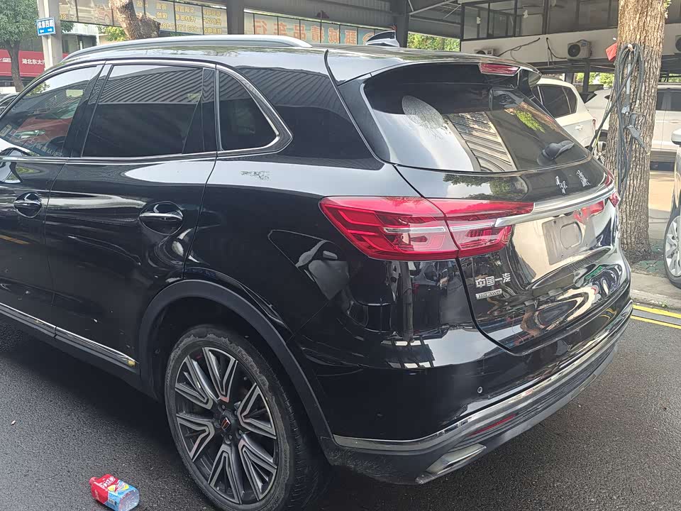 Hongqi HS5