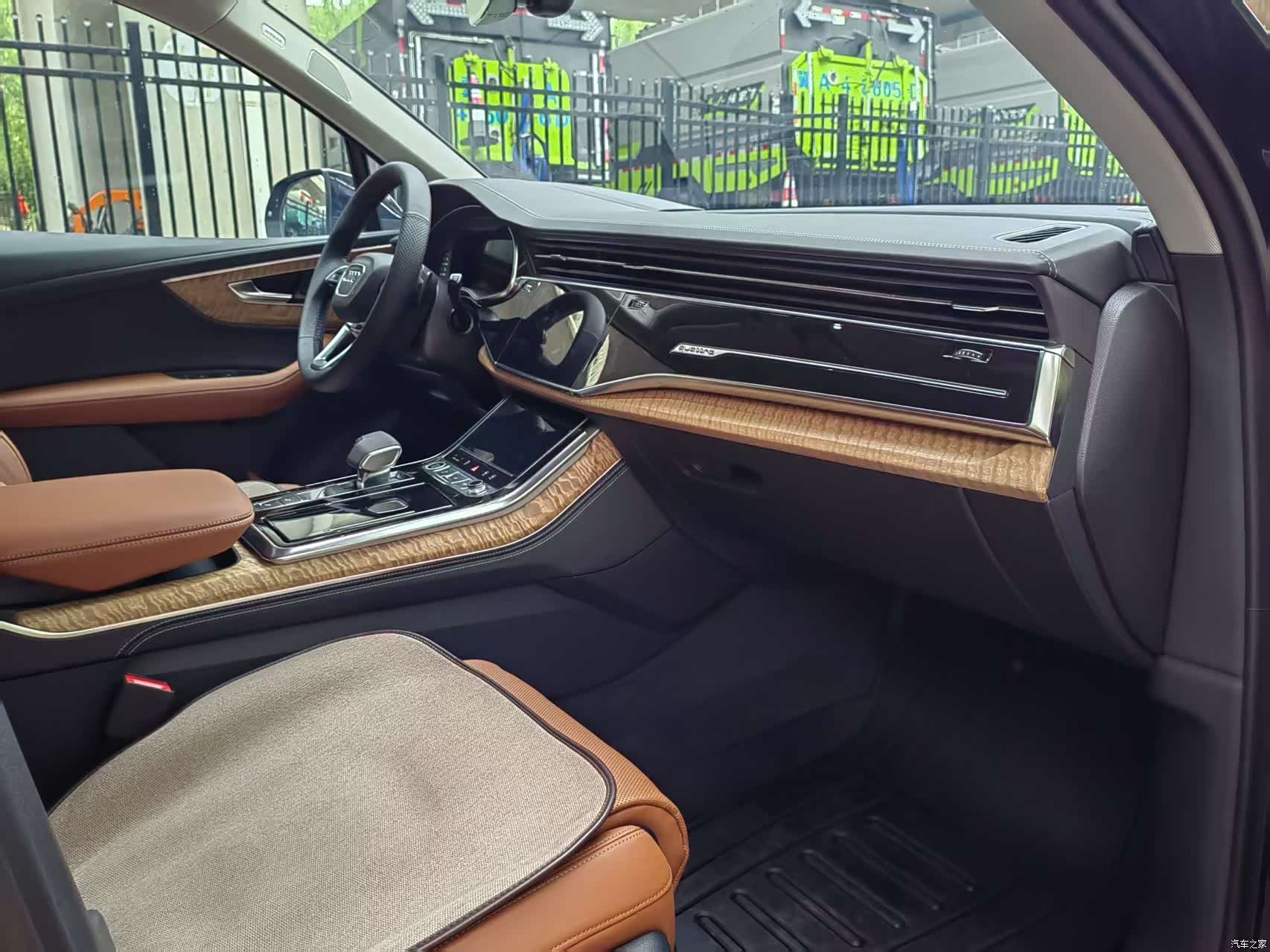 Audi Q7, 2025 3