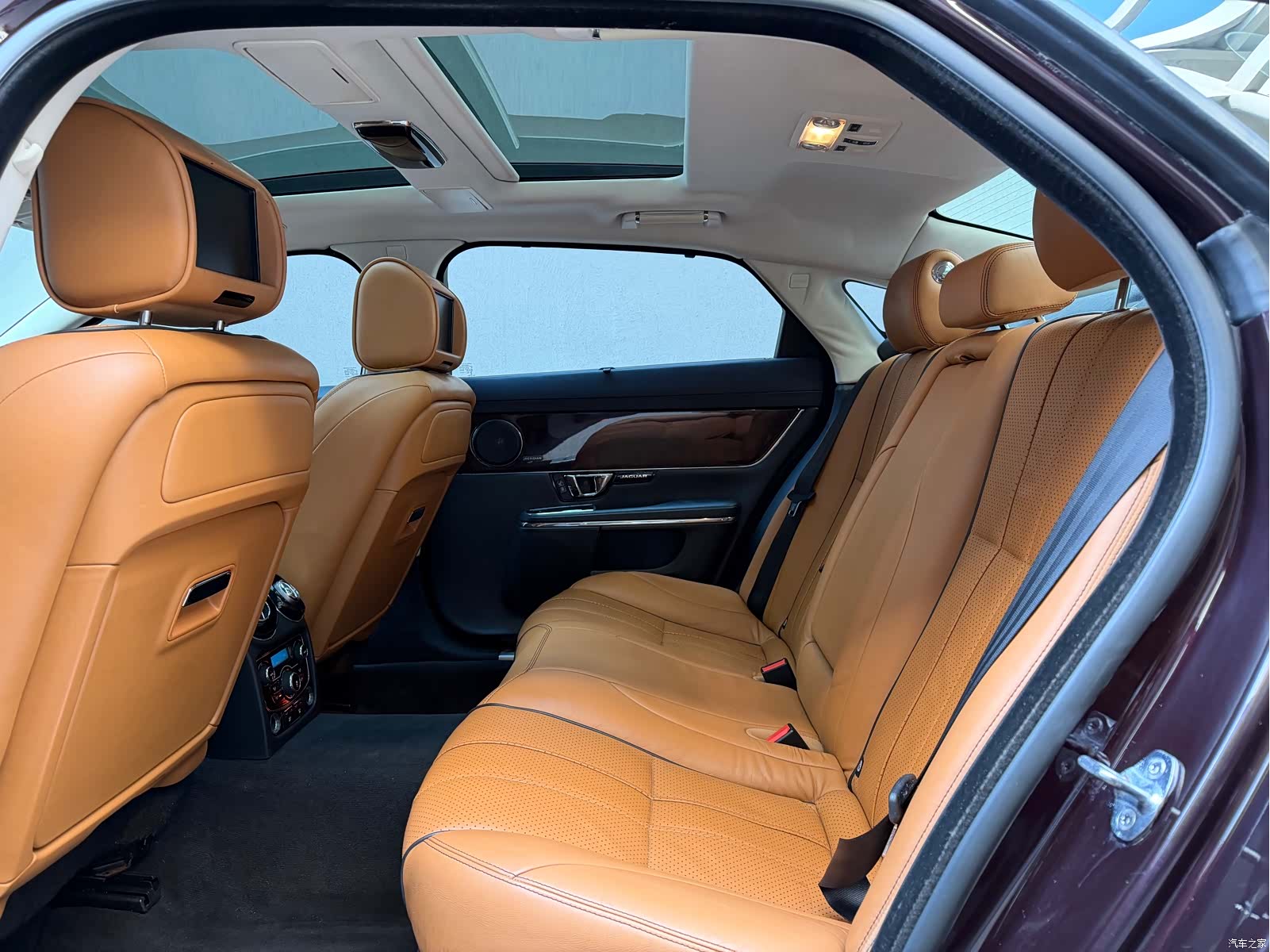 Jaguar XJ, 2015 7
