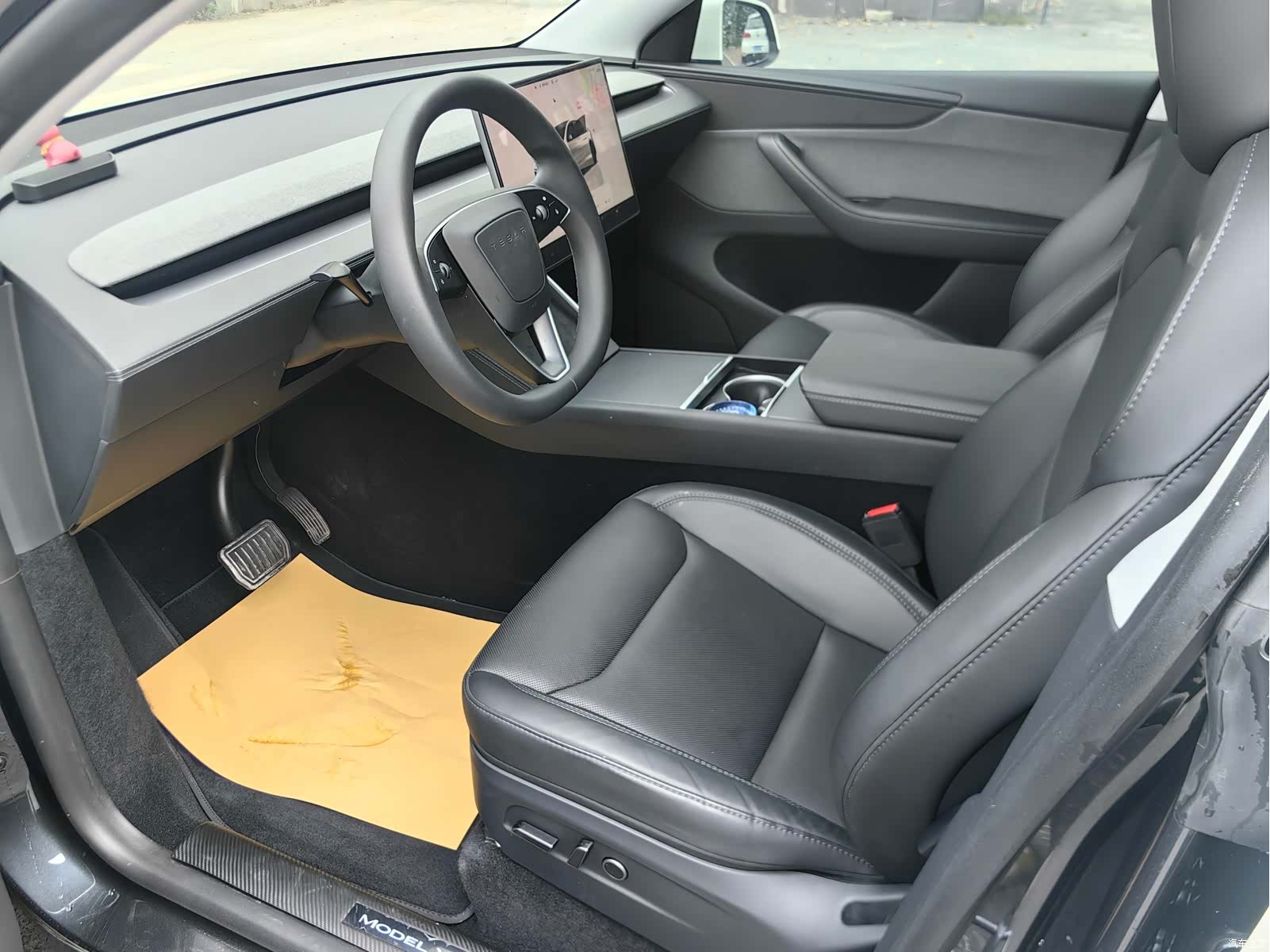 Tesla Model Y, 2025 4
