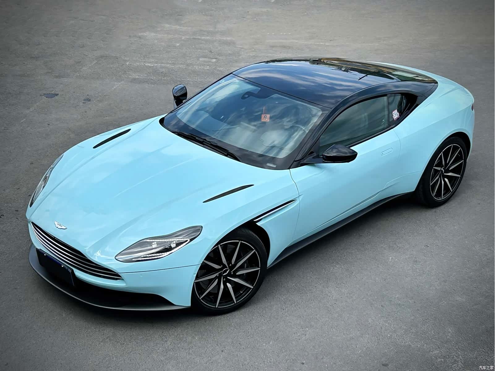 Aston Martin DB11, 2019 8