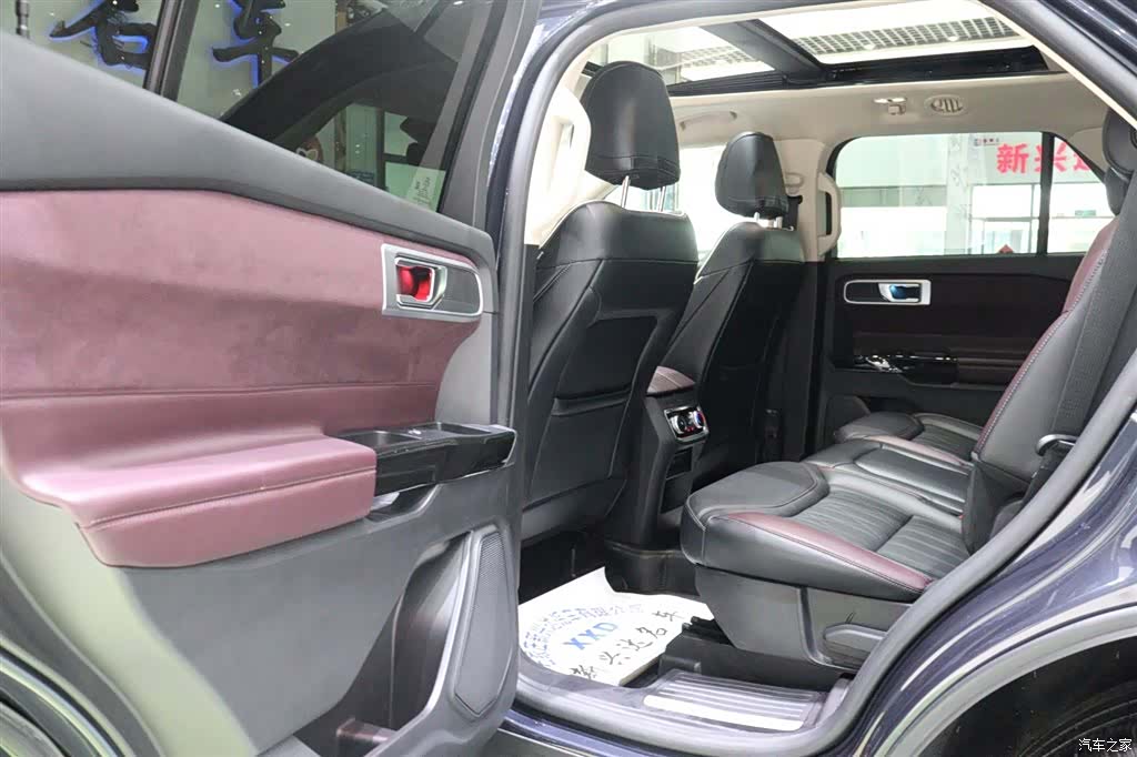 Ford Explorer, 2023 10