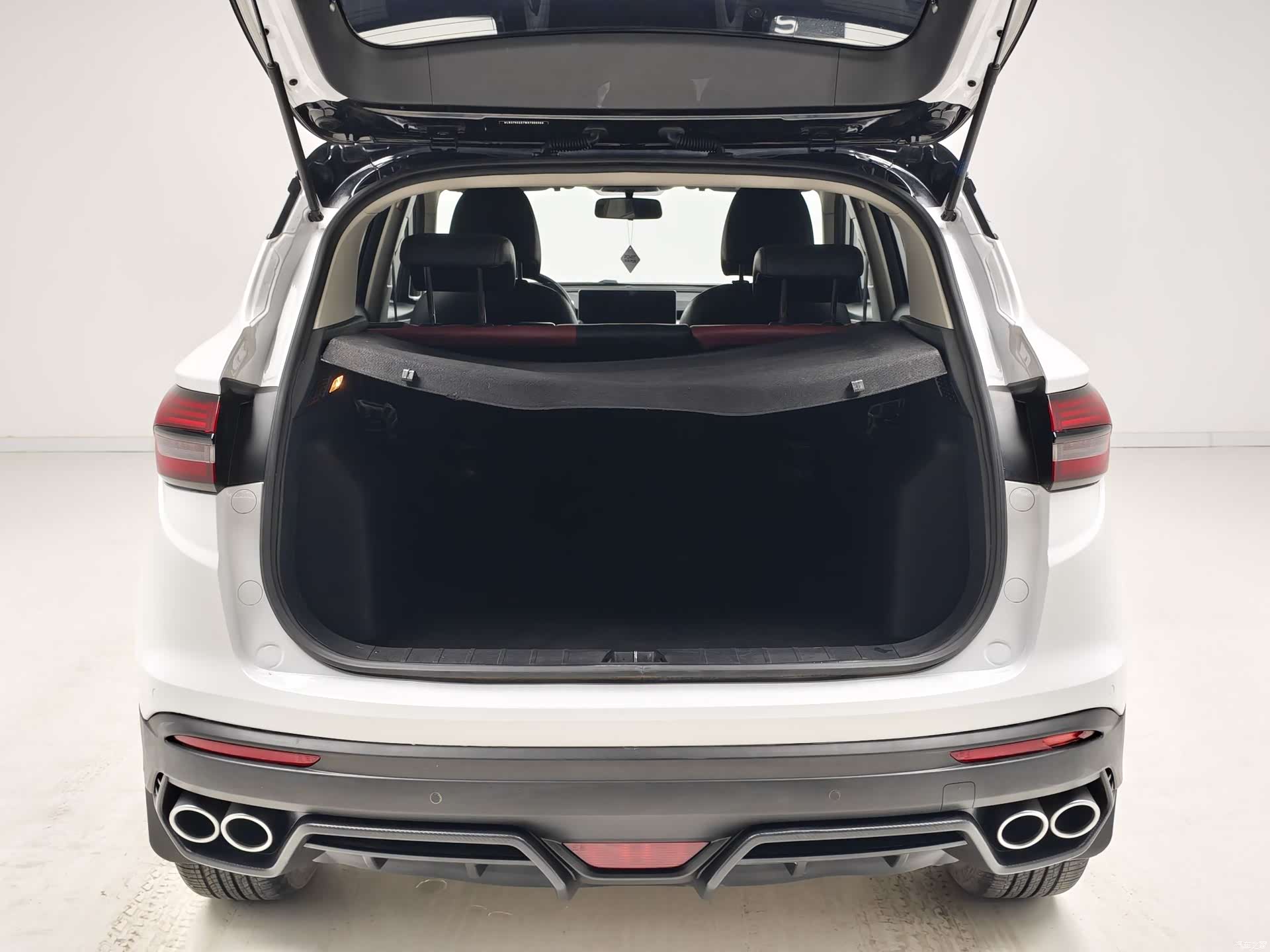 Geely Coolray, 2022 10