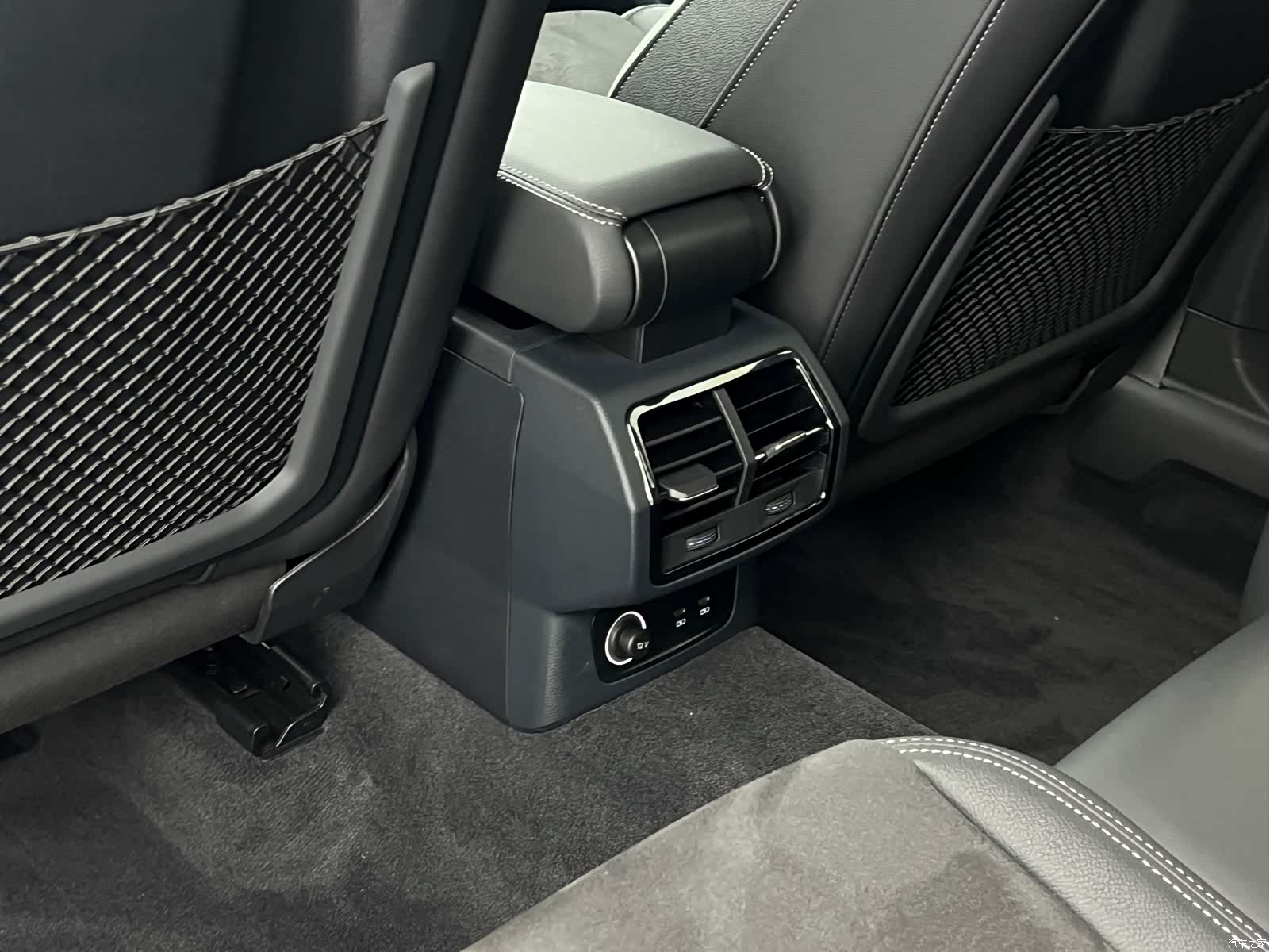 Audi Q3, 2022 11