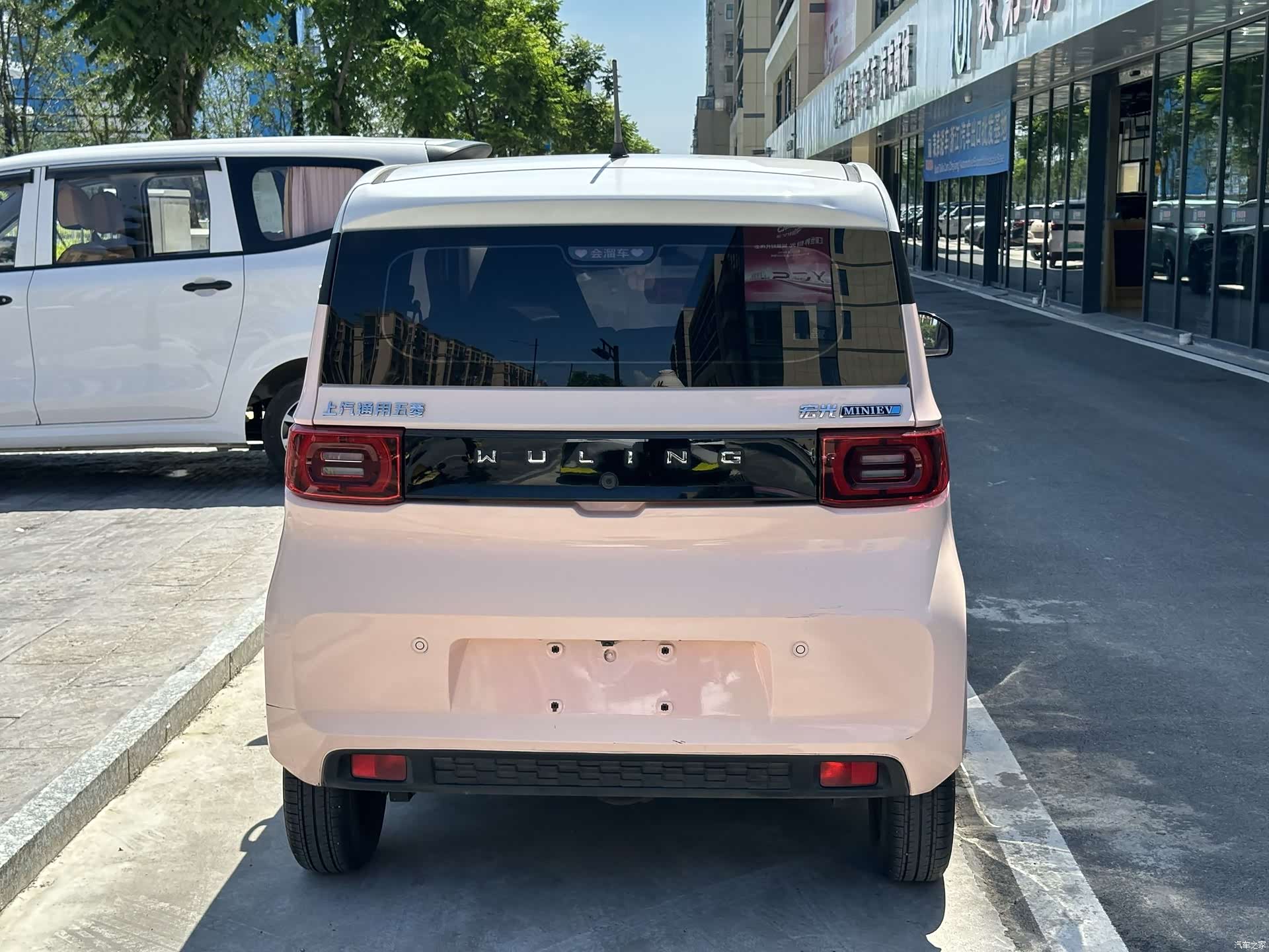 Wuling MINIEV, 2021 все фото