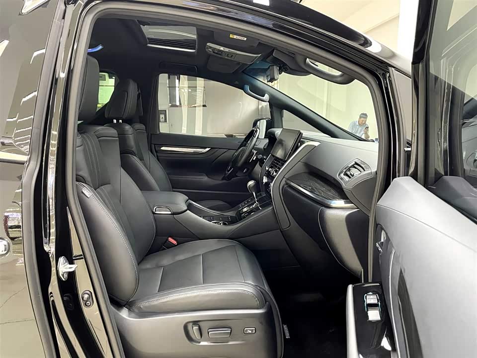 Lexus LM Lexus LM