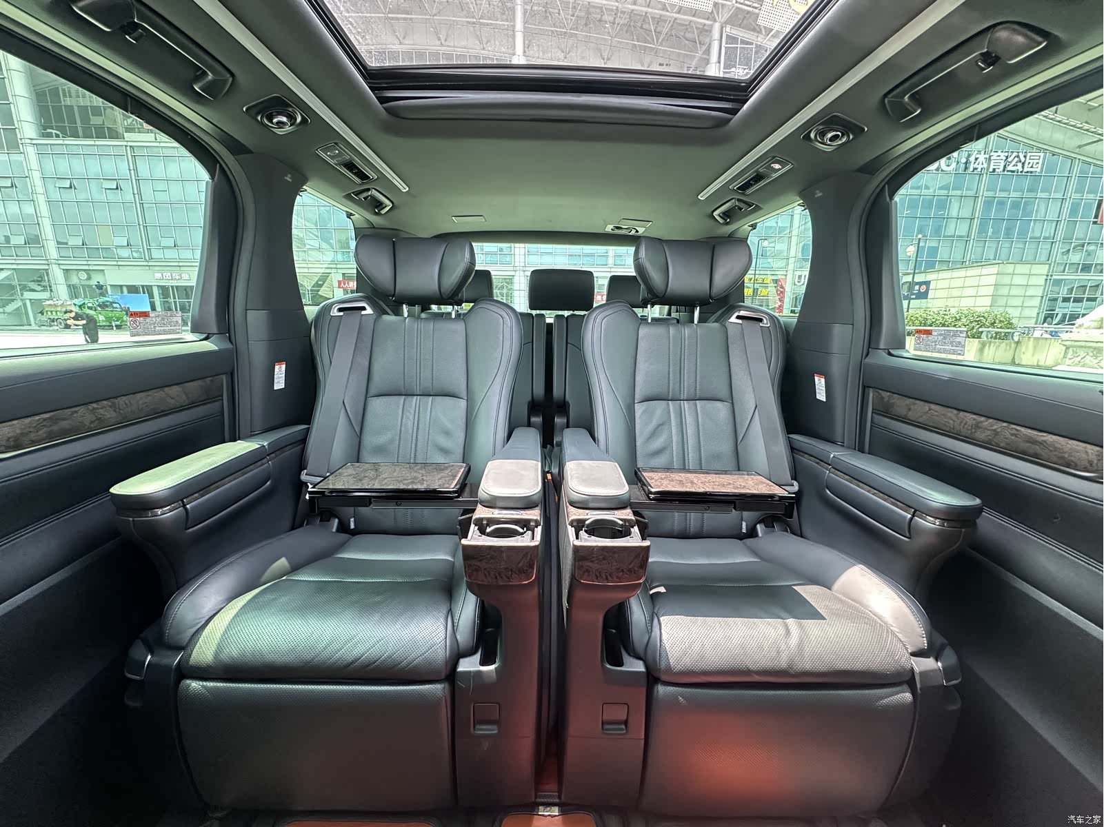 Toyota Vellfire, 2021 7
